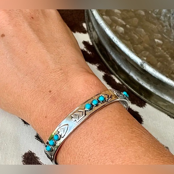 NEW Women’s Cuff Bangle Arrow Design Faux Turquoise Bracelet, adjustable, boho - Picture 6 of 6
